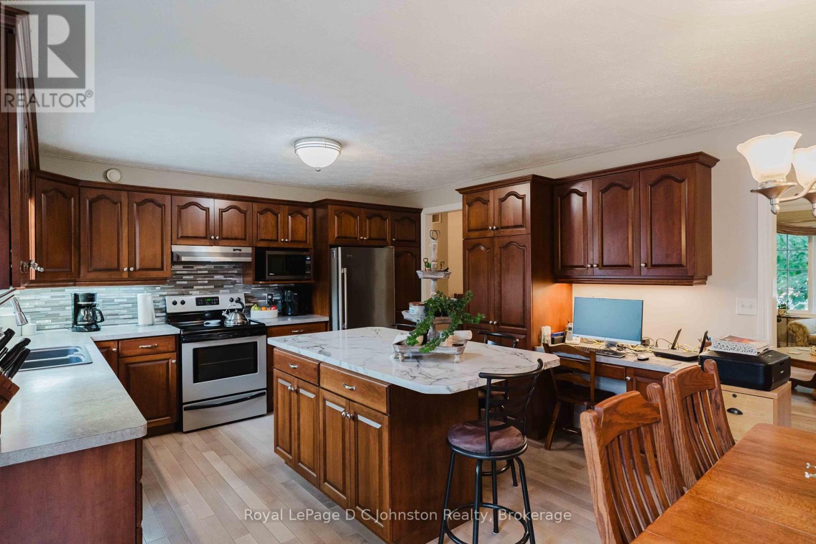 












103 GRENVILLE STREET N

,
Saugeen Shores,




Ontario
N0H2L0

