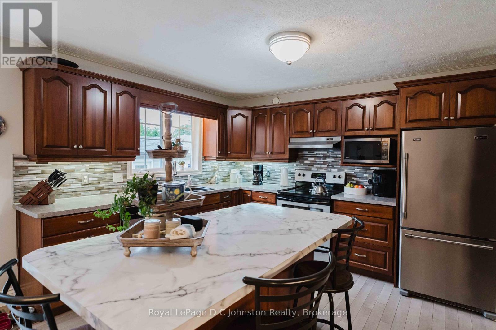 












103 GRENVILLE STREET N

,
Saugeen Shores,




Ontario
N0H2L0

