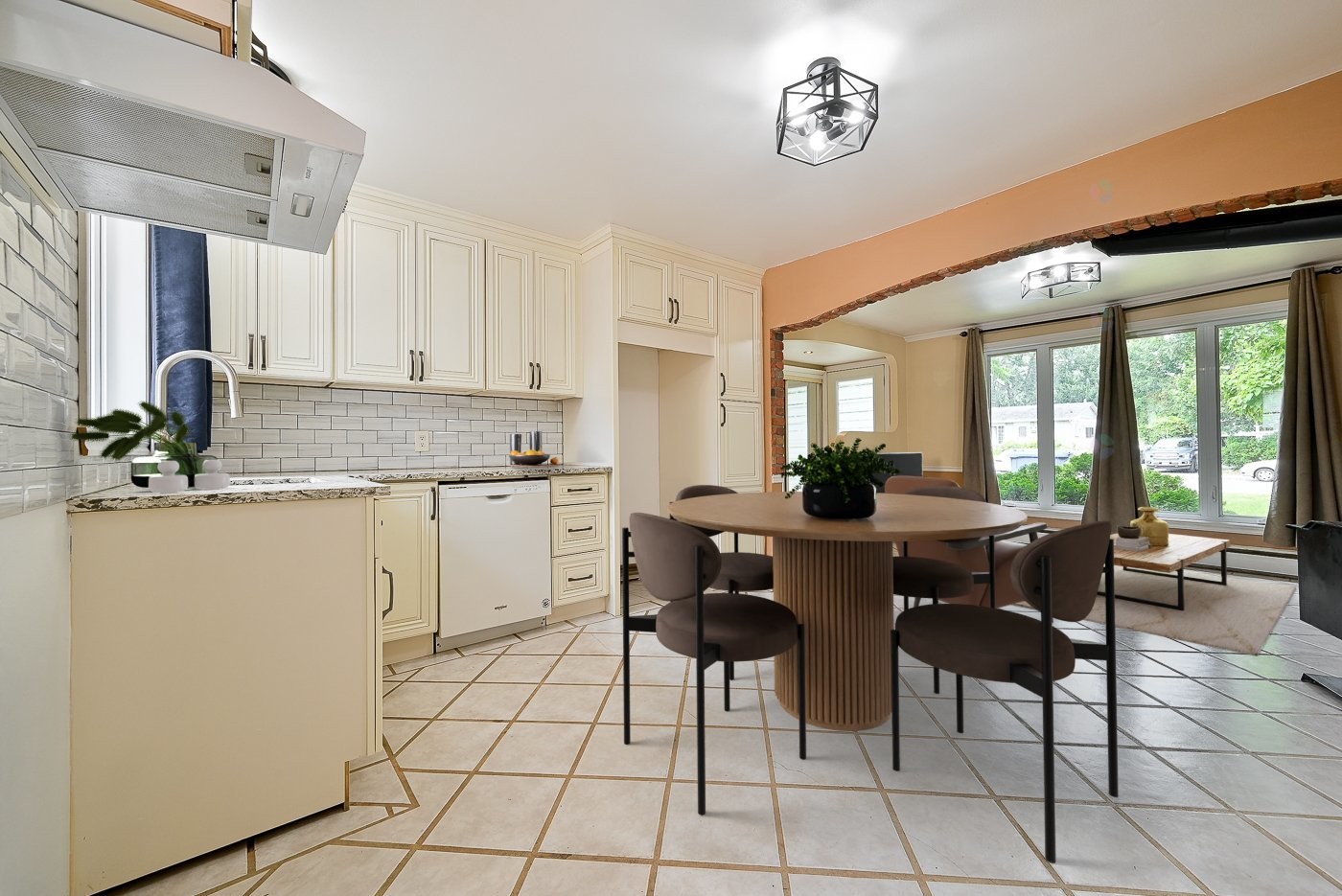 









1121


Rue Hart

,
Longueuil (Greenfield Park),




QC
J4V1J1

