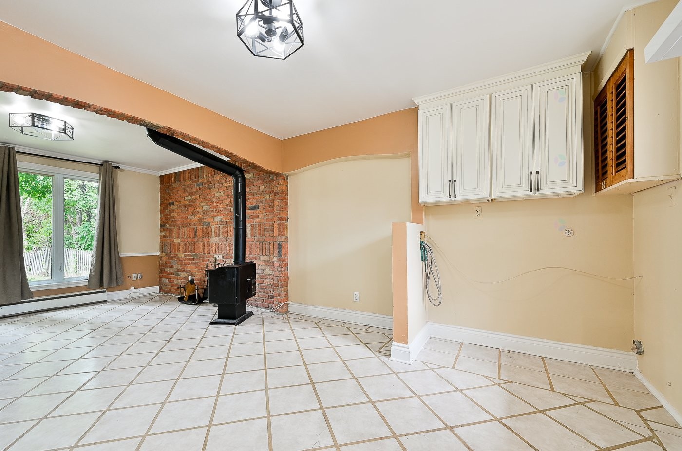 









1121


Rue Hart

,
Longueuil (Greenfield Park),




QC
J4V1J1

