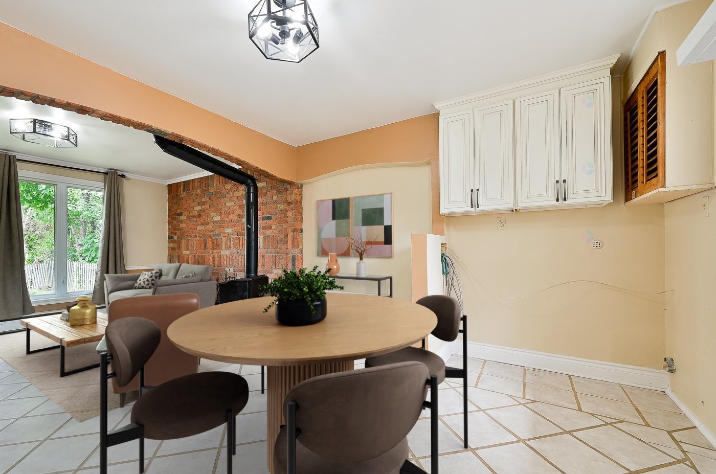 









1121


Rue Hart

,
Longueuil (Greenfield Park),




QC
J4V1J1

