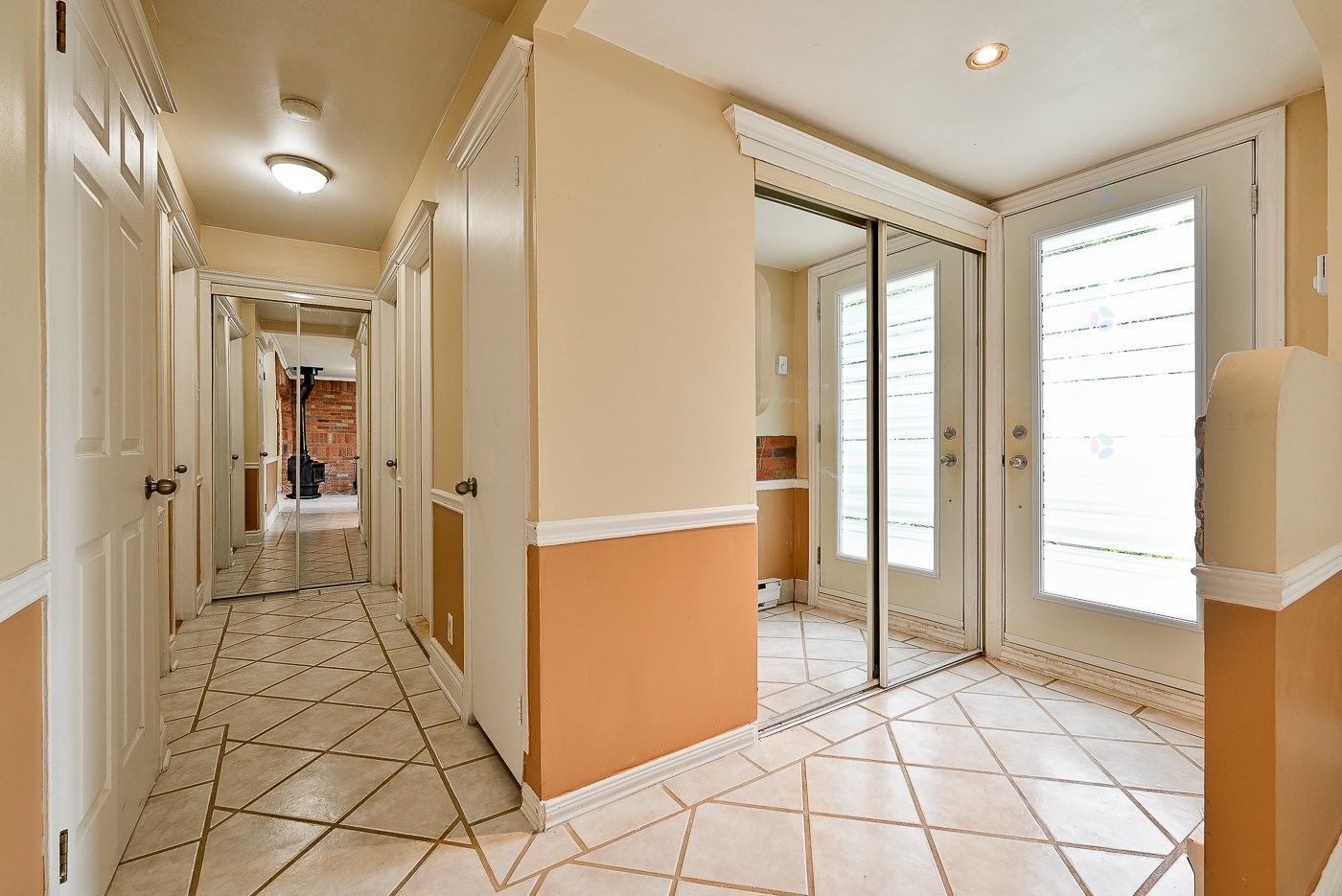 









1121


Rue Hart

,
Longueuil (Greenfield Park),




QC
J4V1J1

