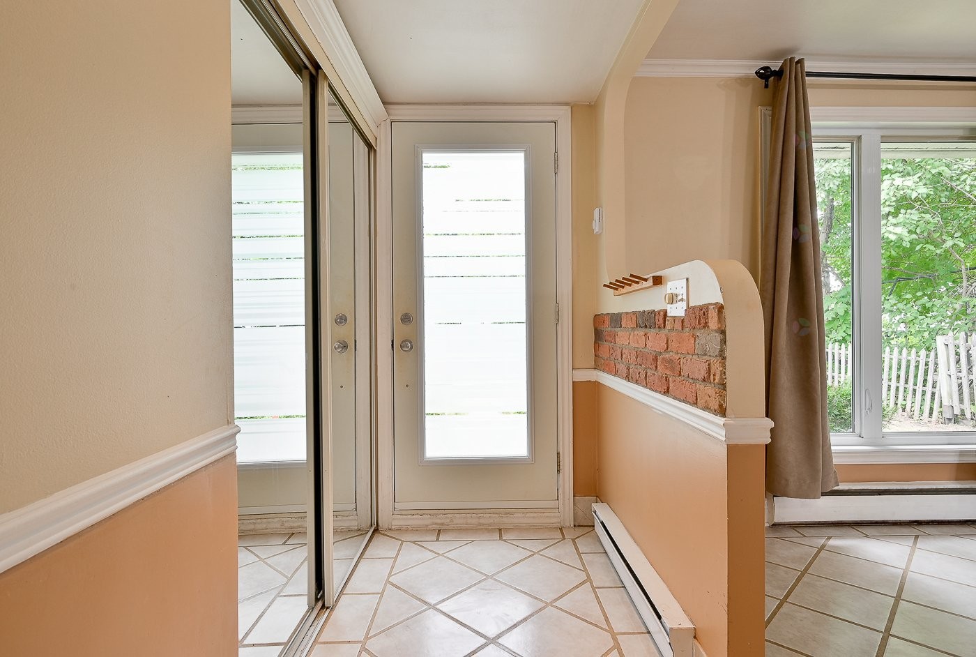 









1121


Rue Hart

,
Longueuil (Greenfield Park),




QC
J4V1J1

