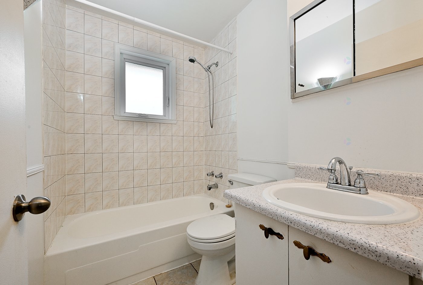 









1121


Rue Hart

,
Longueuil (Greenfield Park),




QC
J4V1J1

