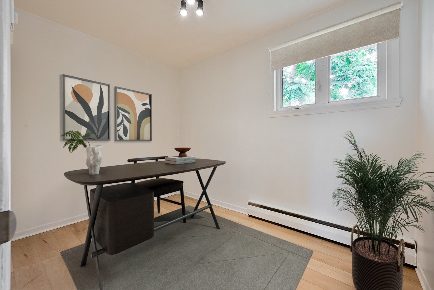 









1121


Rue Hart

,
Longueuil (Greenfield Park),




QC
J4V1J1

