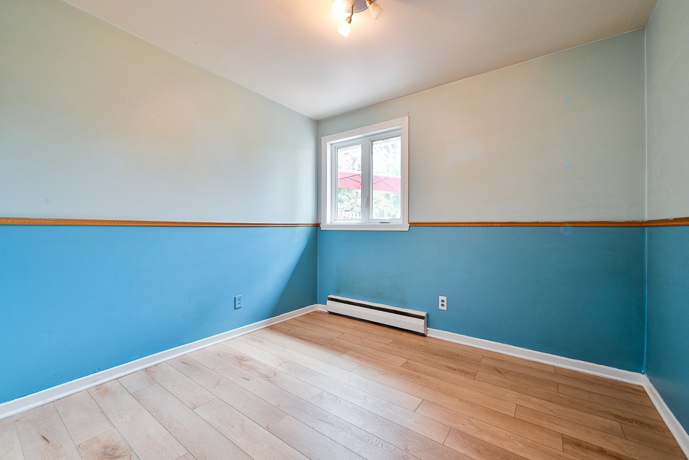 









1121


Rue Hart

,
Longueuil (Greenfield Park),




QC
J4V1J1

