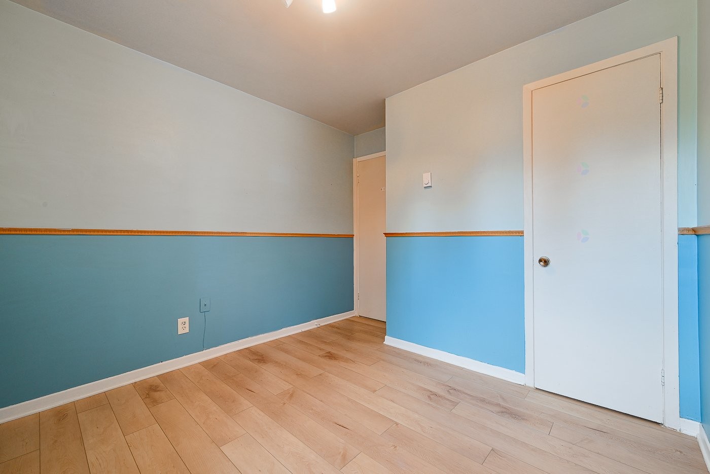 









1121


Rue Hart

,
Longueuil (Greenfield Park),




QC
J4V1J1

