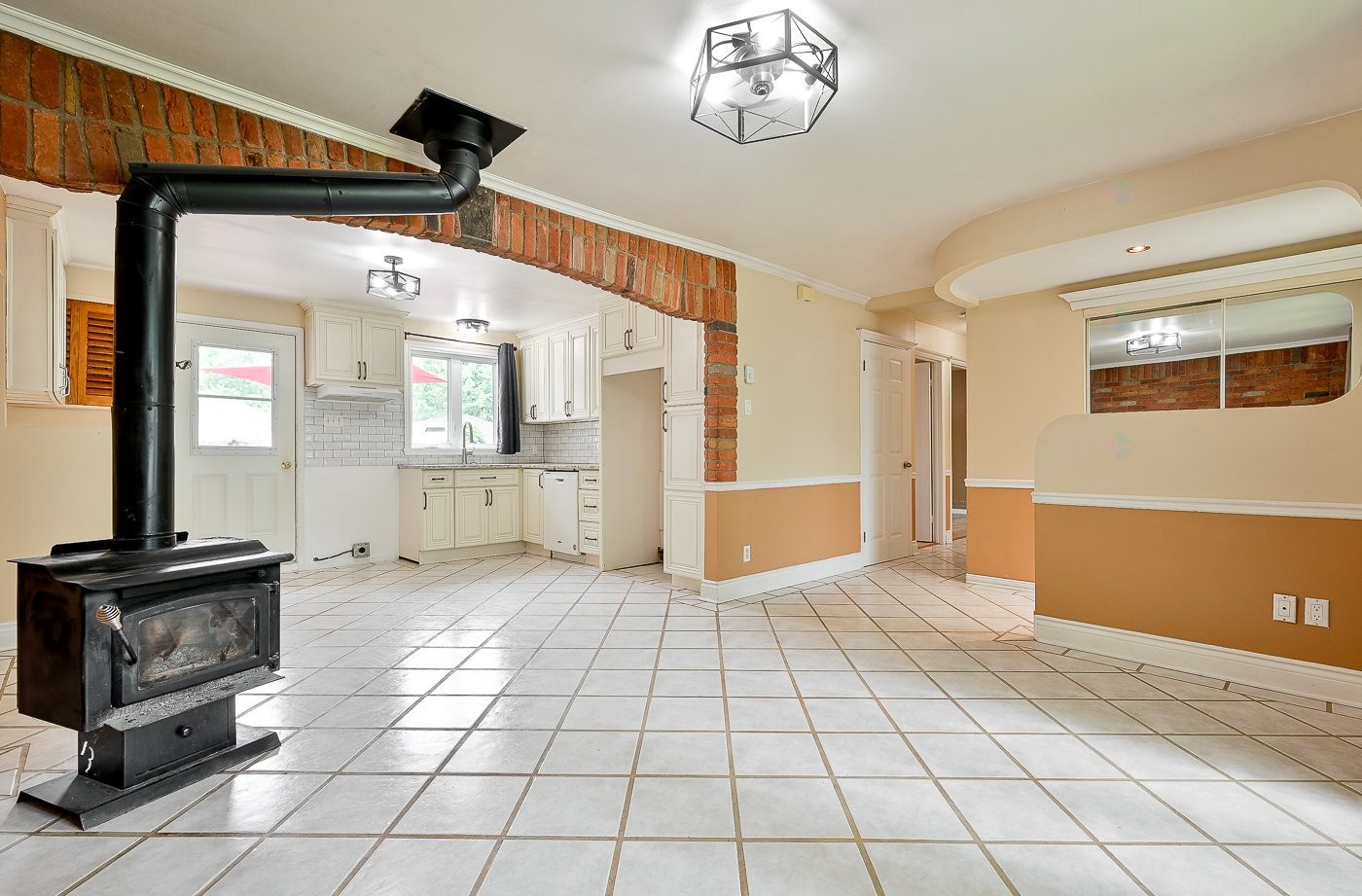 









1121


Rue Hart

,
Longueuil (Greenfield Park),




QC
J4V1J1

