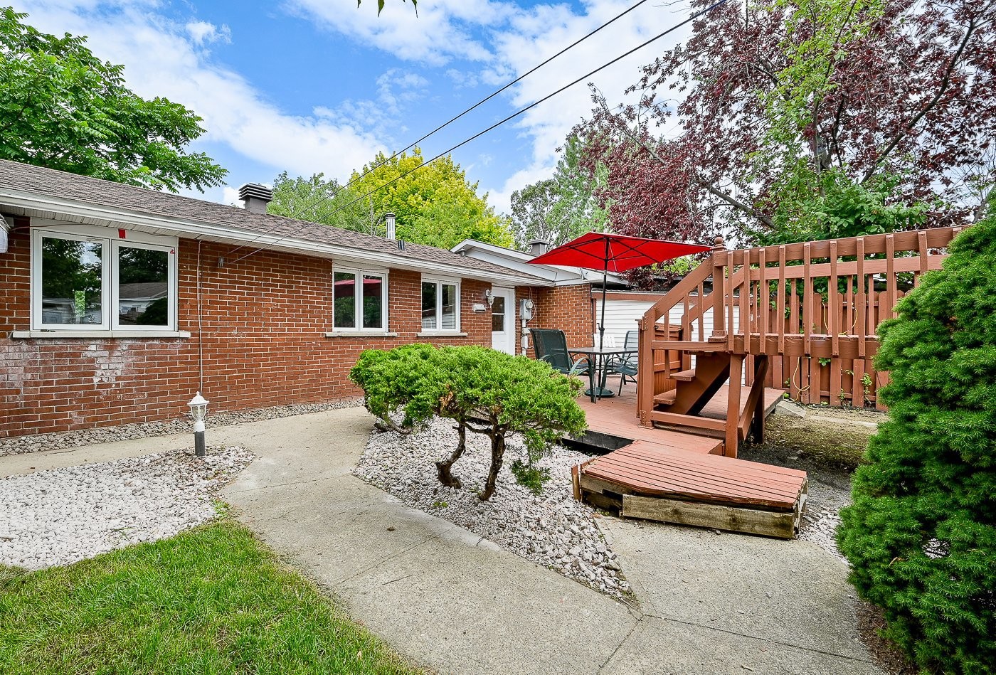 









1121


Rue Hart

,
Longueuil (Greenfield Park),




QC
J4V1J1

