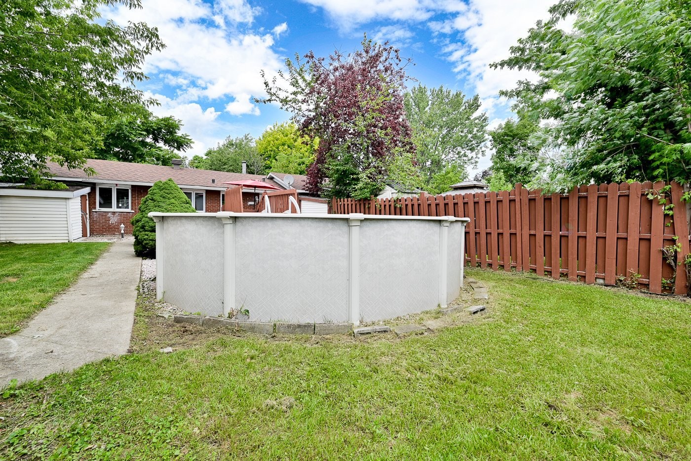 









1121


Rue Hart

,
Longueuil (Greenfield Park),




QC
J4V1J1

