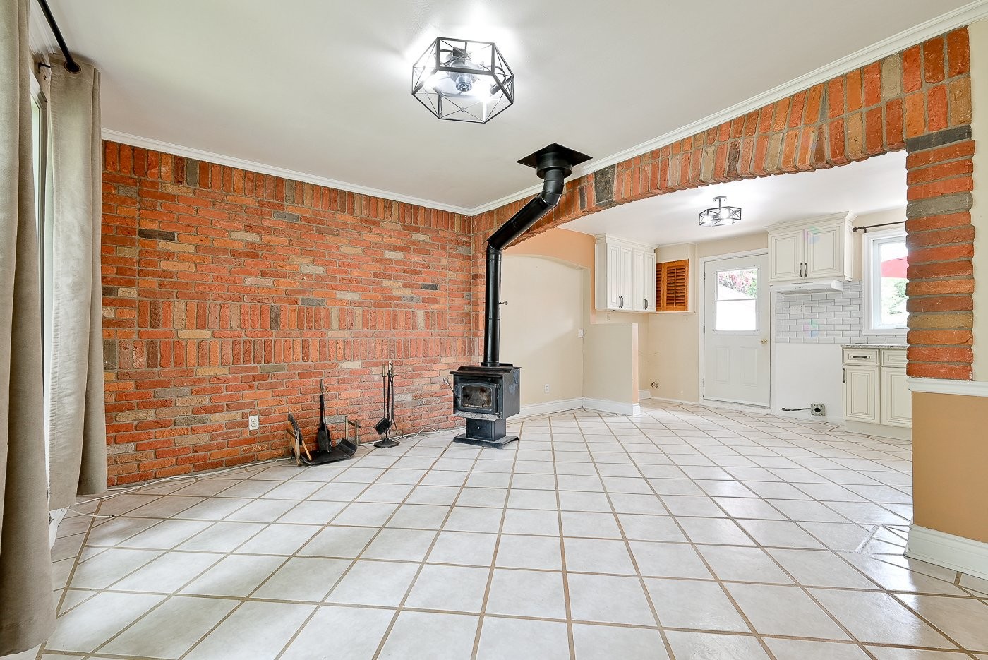 









1121


Rue Hart

,
Longueuil (Greenfield Park),




QC
J4V1J1

