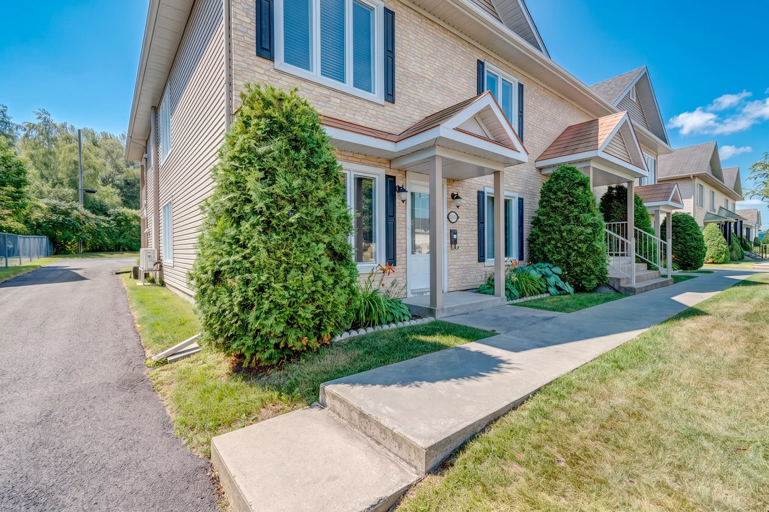









884


Rue des Sarcelles

,
Contrecoeur,




QC
J0L1C0

