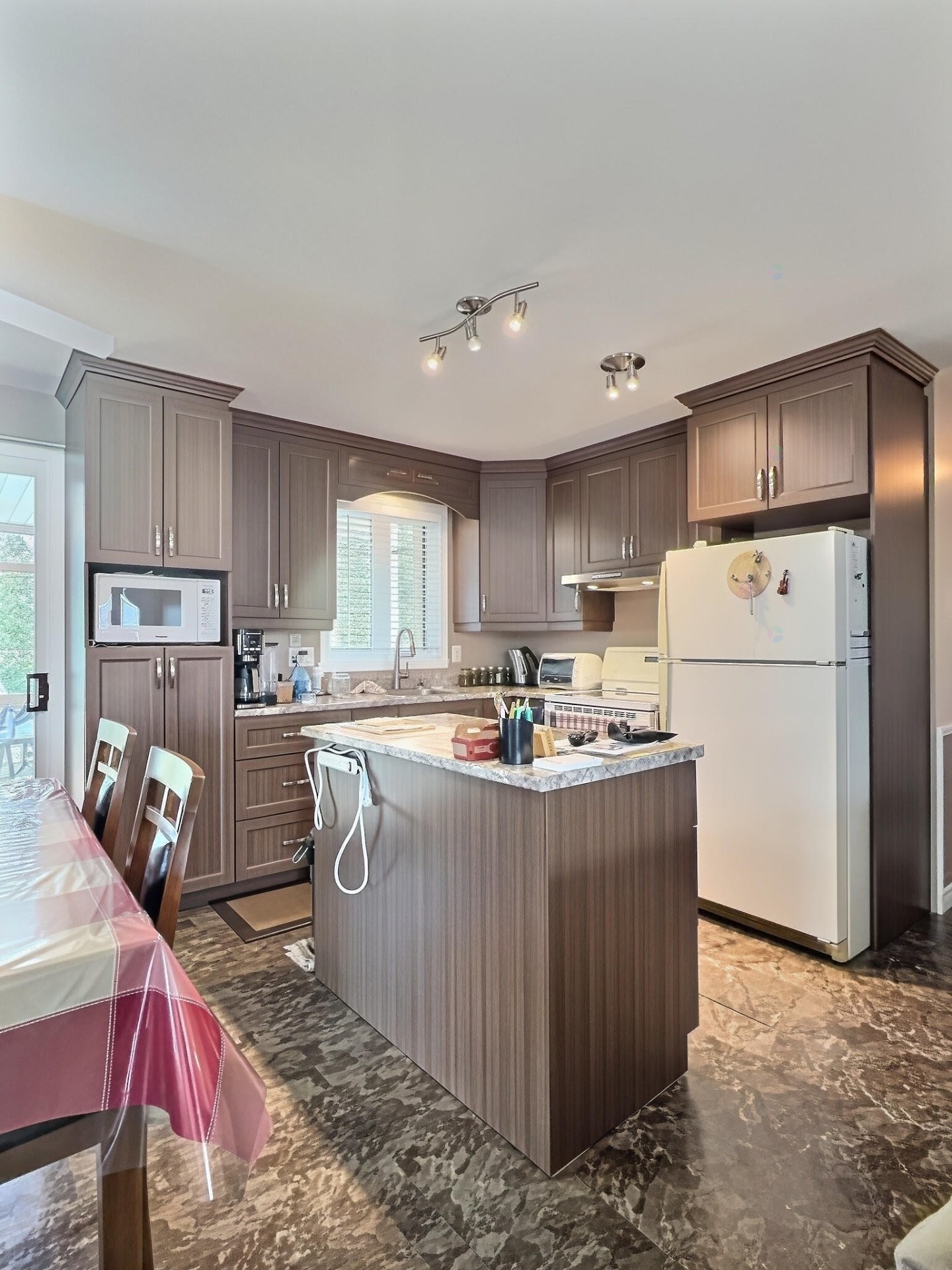 









6185


Rue Lacoursière

,
Trois-Rivières,




QC
G8Y4T6

