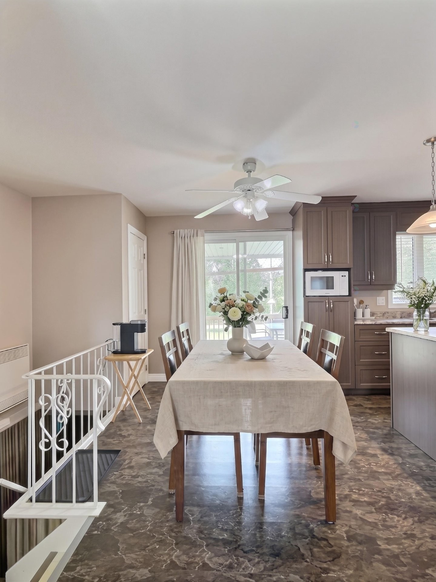 









6185


Rue Lacoursière

,
Trois-Rivières,




QC
G8Y4T6

