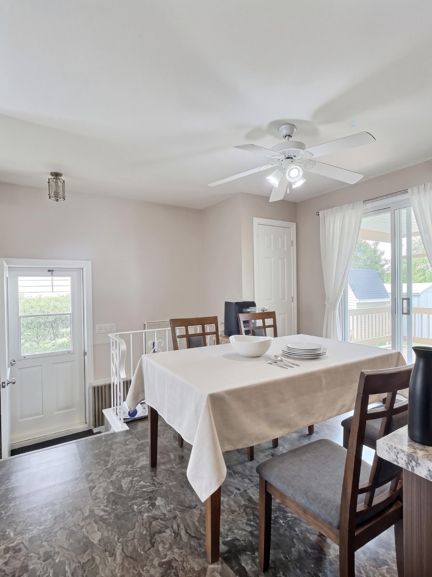 









6185


Rue Lacoursière

,
Trois-Rivières,




QC
G8Y4T6

