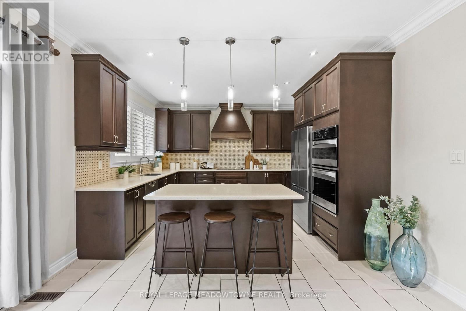 












332 MCGIBBON DRIVE

,
Milton,




Ontario
L9T5K7

