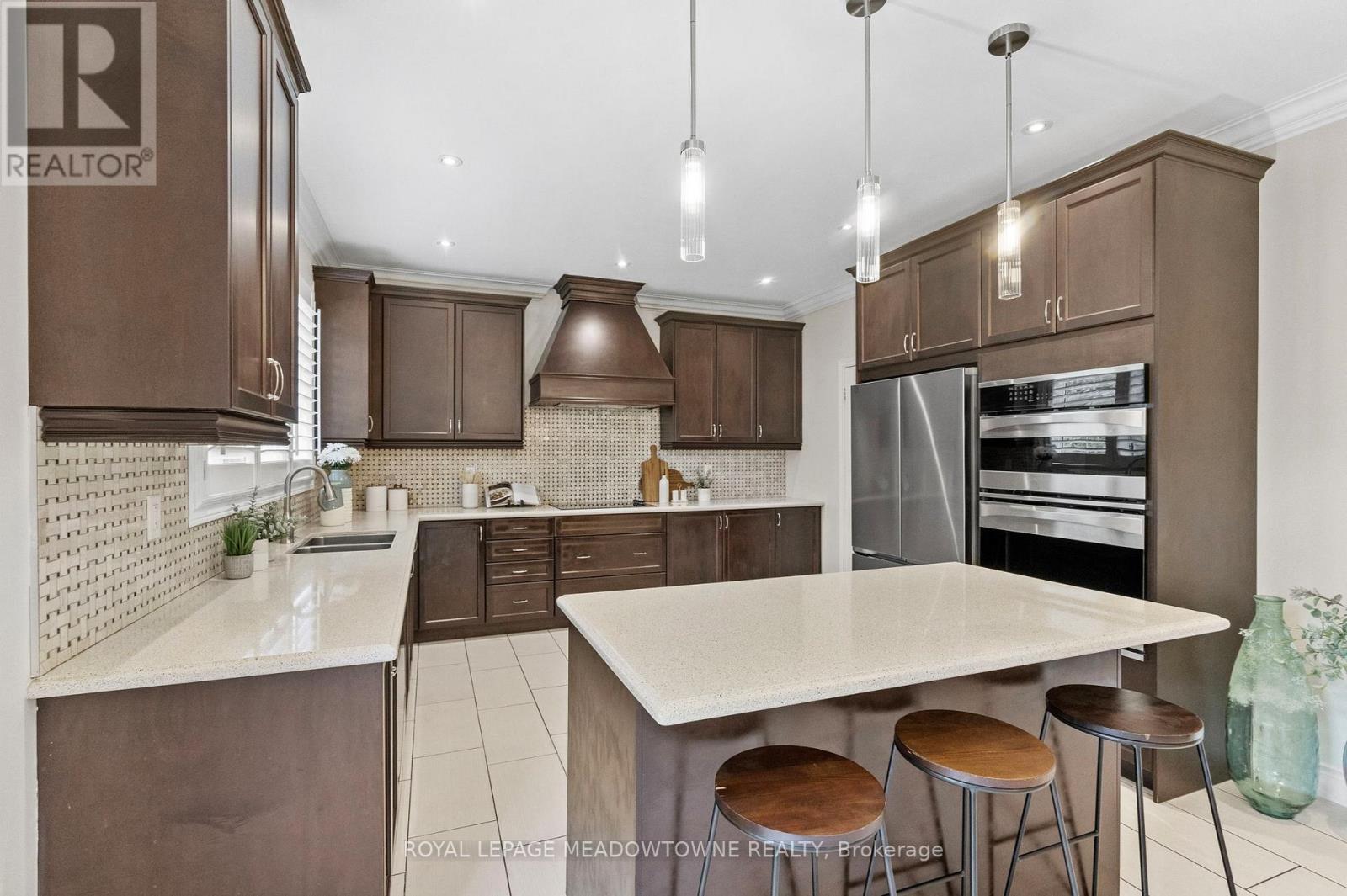 












332 MCGIBBON DRIVE

,
Milton,




Ontario
L9T5K7

