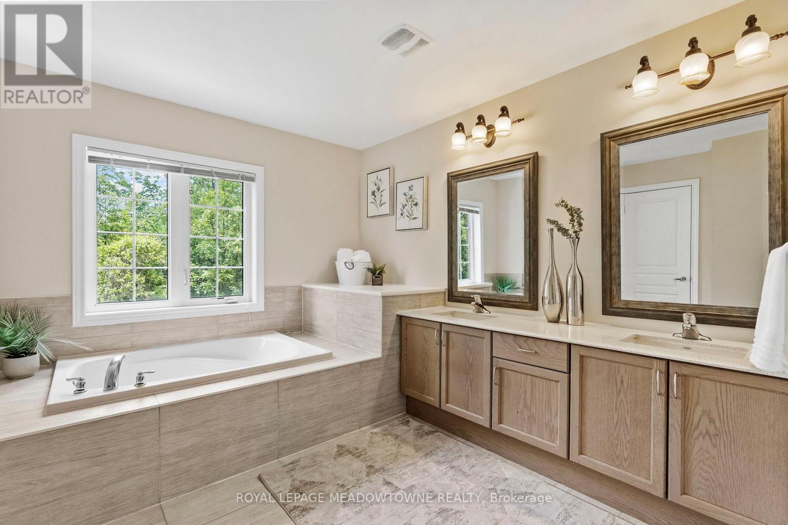 












332 MCGIBBON DRIVE

,
Milton,




Ontario
L9T5K7


