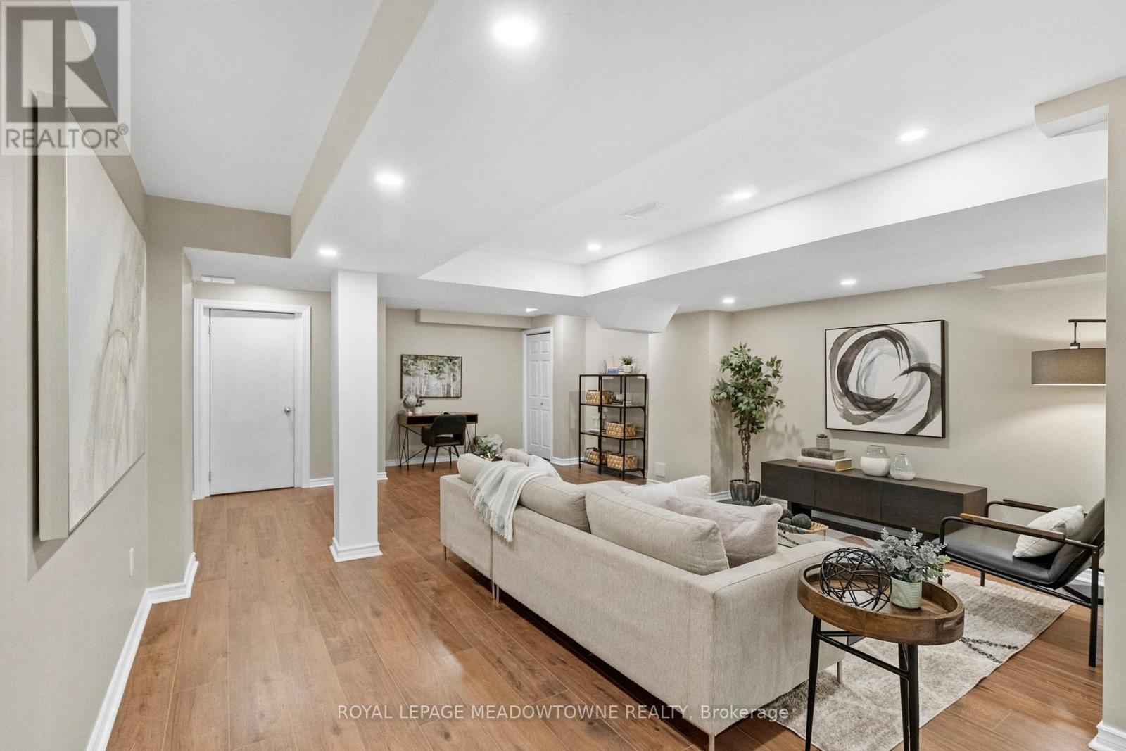 












332 MCGIBBON DRIVE

,
Milton,




Ontario
L9T5K7

