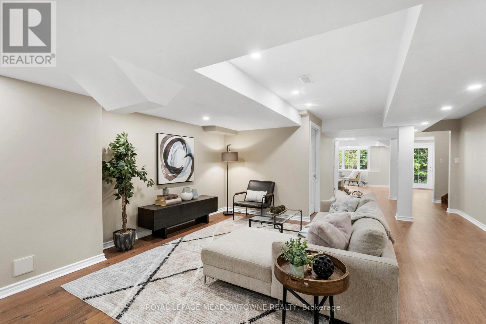 












332 MCGIBBON DRIVE

,
Milton,




Ontario
L9T5K7

