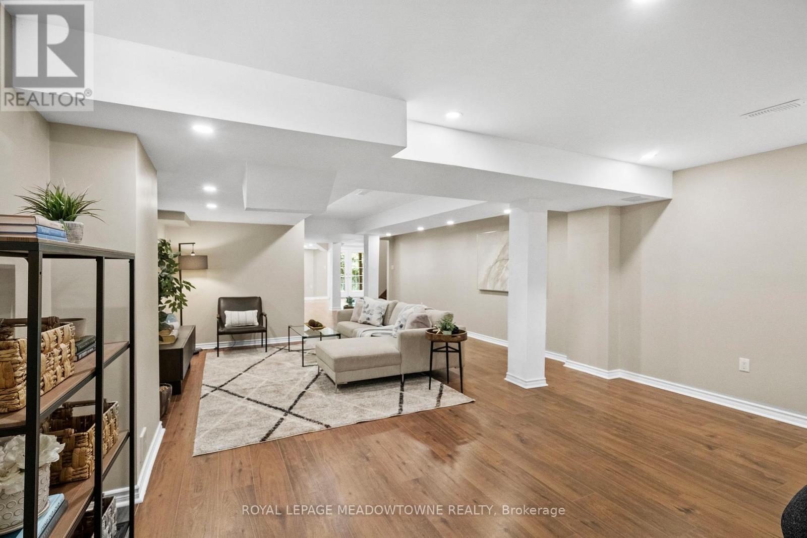 












332 MCGIBBON DRIVE

,
Milton,




Ontario
L9T5K7

