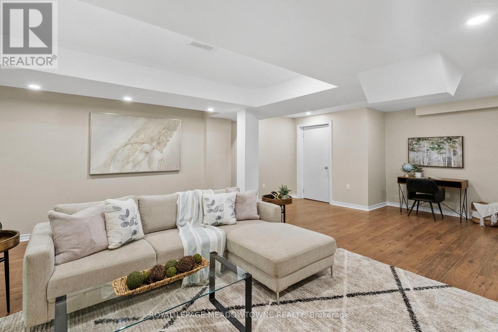 












332 MCGIBBON DRIVE

,
Milton,




Ontario
L9T5K7

