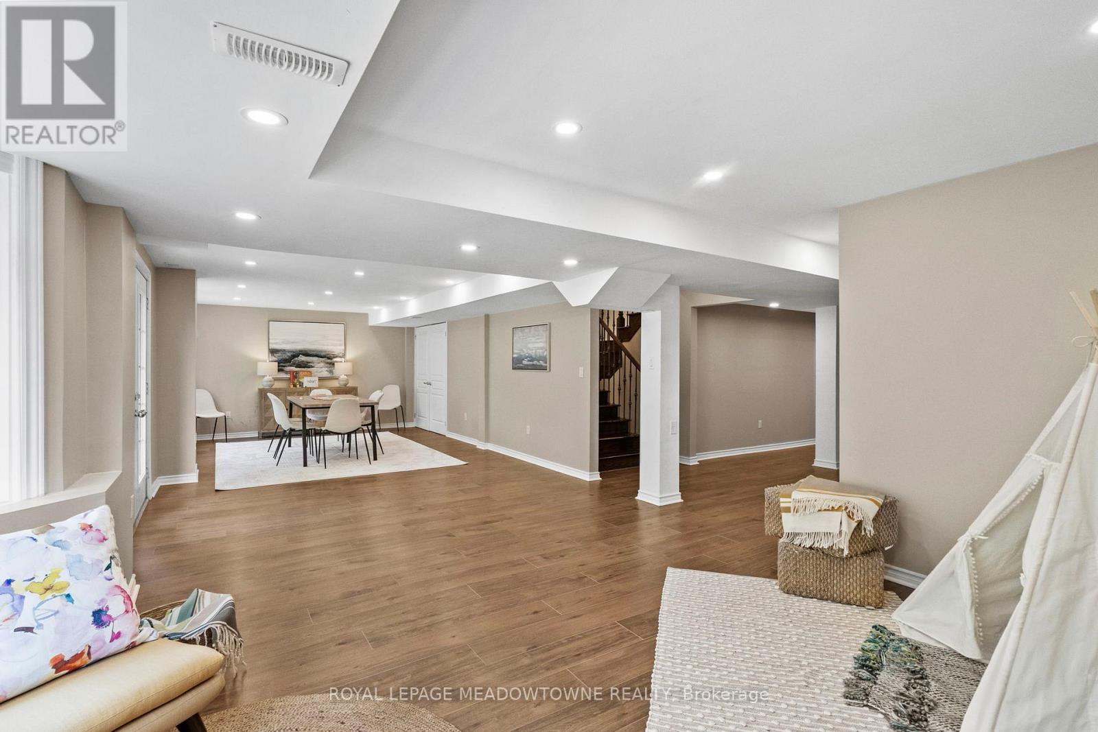 












332 MCGIBBON DRIVE

,
Milton,




Ontario
L9T5K7

