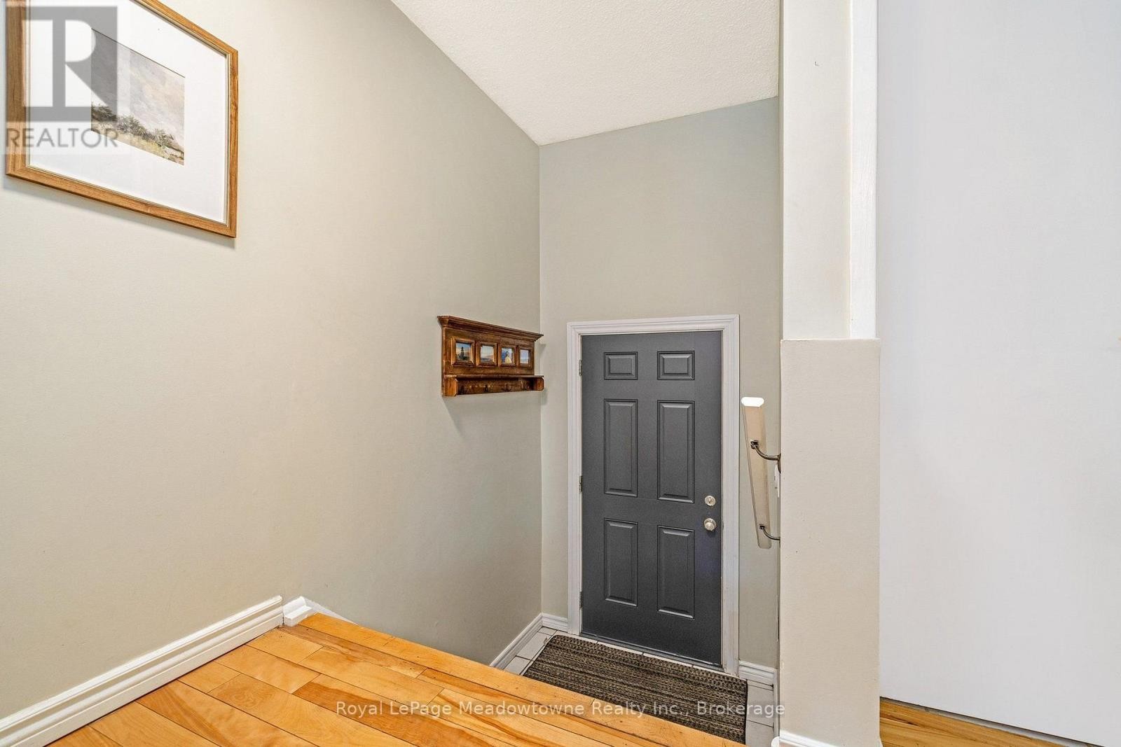 












4 - 481 PITFIELD ROAD

,
Milton (DP Dorset Park),




Ontario
L9T3J5

