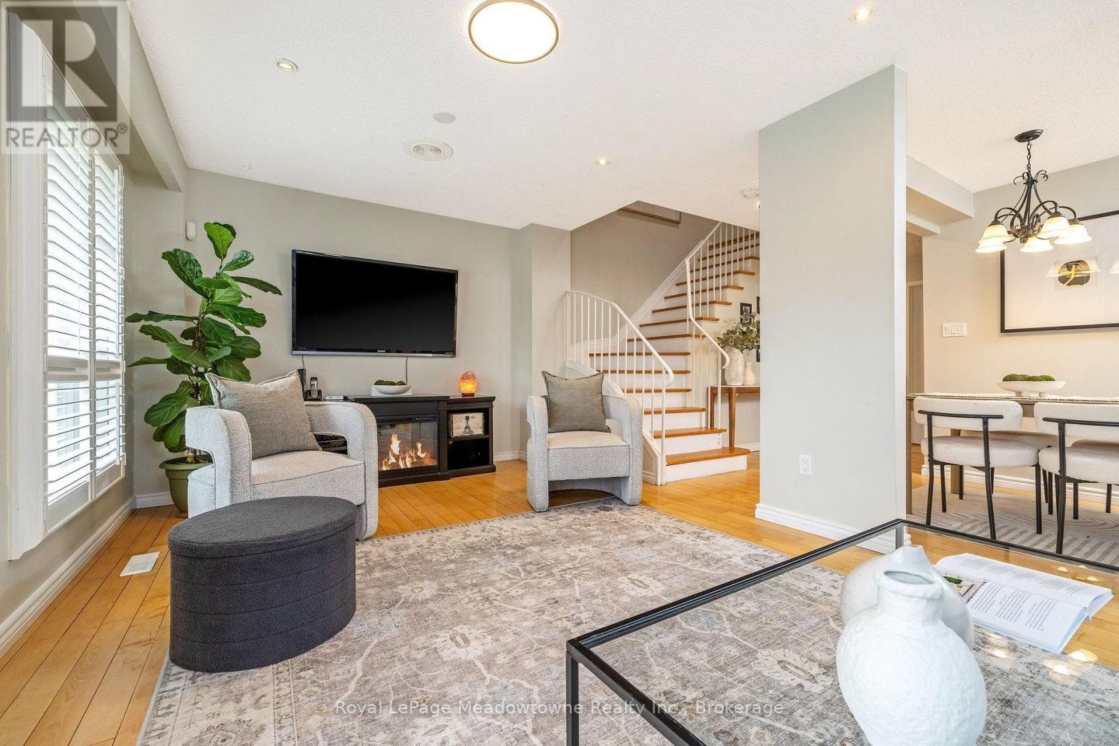 












4 - 481 PITFIELD ROAD

,
Milton (DP Dorset Park),




Ontario
L9T3J5

