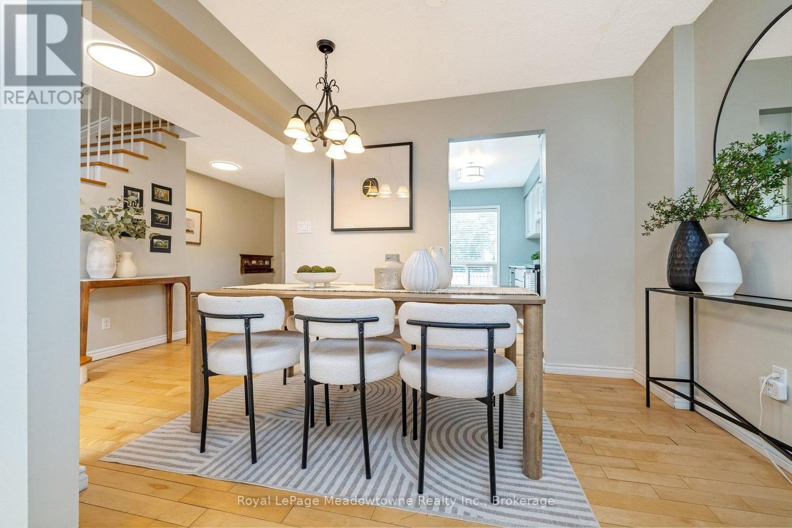 












4 - 481 PITFIELD ROAD

,
Milton (DP Dorset Park),




Ontario
L9T3J5

