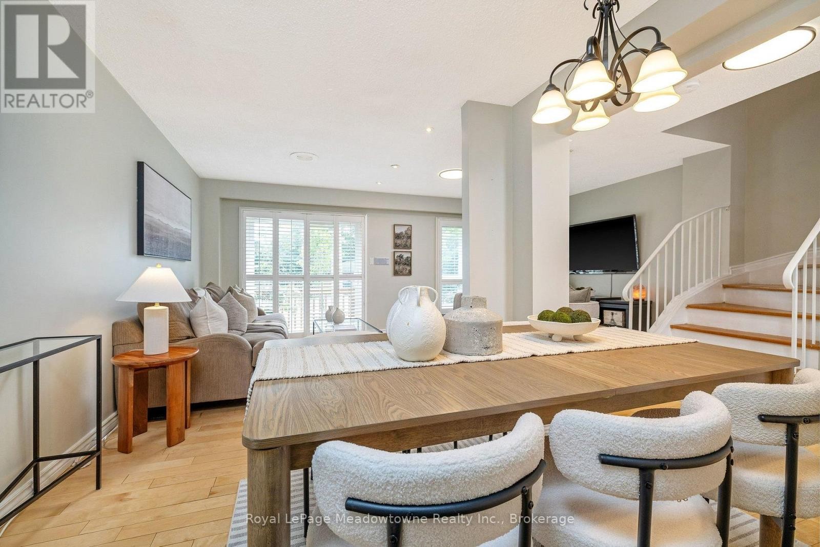 












4 - 481 PITFIELD ROAD

,
Milton (DP Dorset Park),




Ontario
L9T3J5


