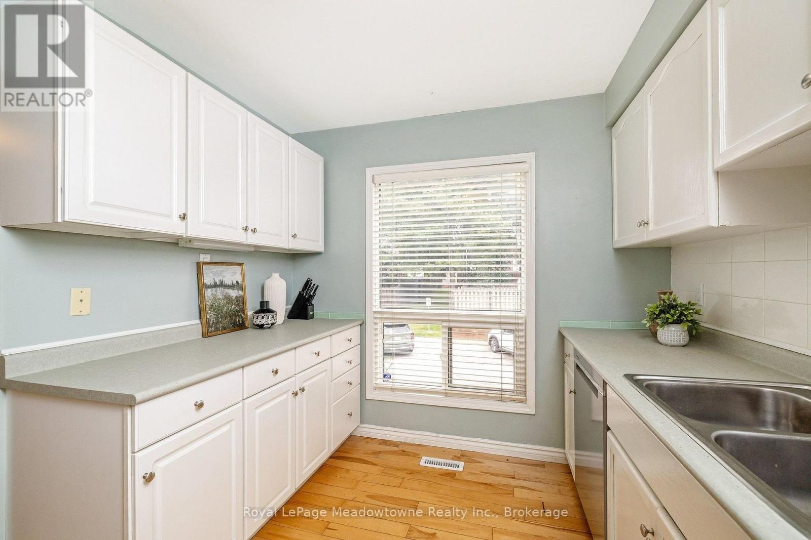 












4 - 481 PITFIELD ROAD

,
Milton (DP Dorset Park),




Ontario
L9T3J5

