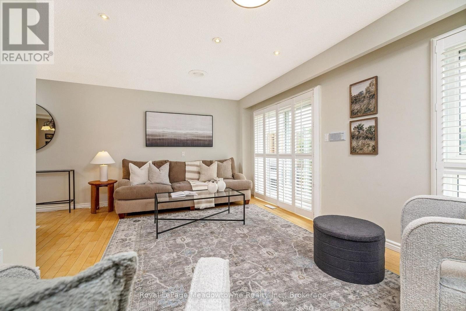 












4 - 481 PITFIELD ROAD

,
Milton (DP Dorset Park),




Ontario
L9T3J5

