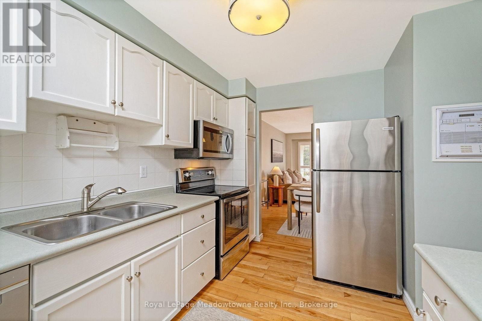 












4 - 481 PITFIELD ROAD

,
Milton (DP Dorset Park),




Ontario
L9T3J5

