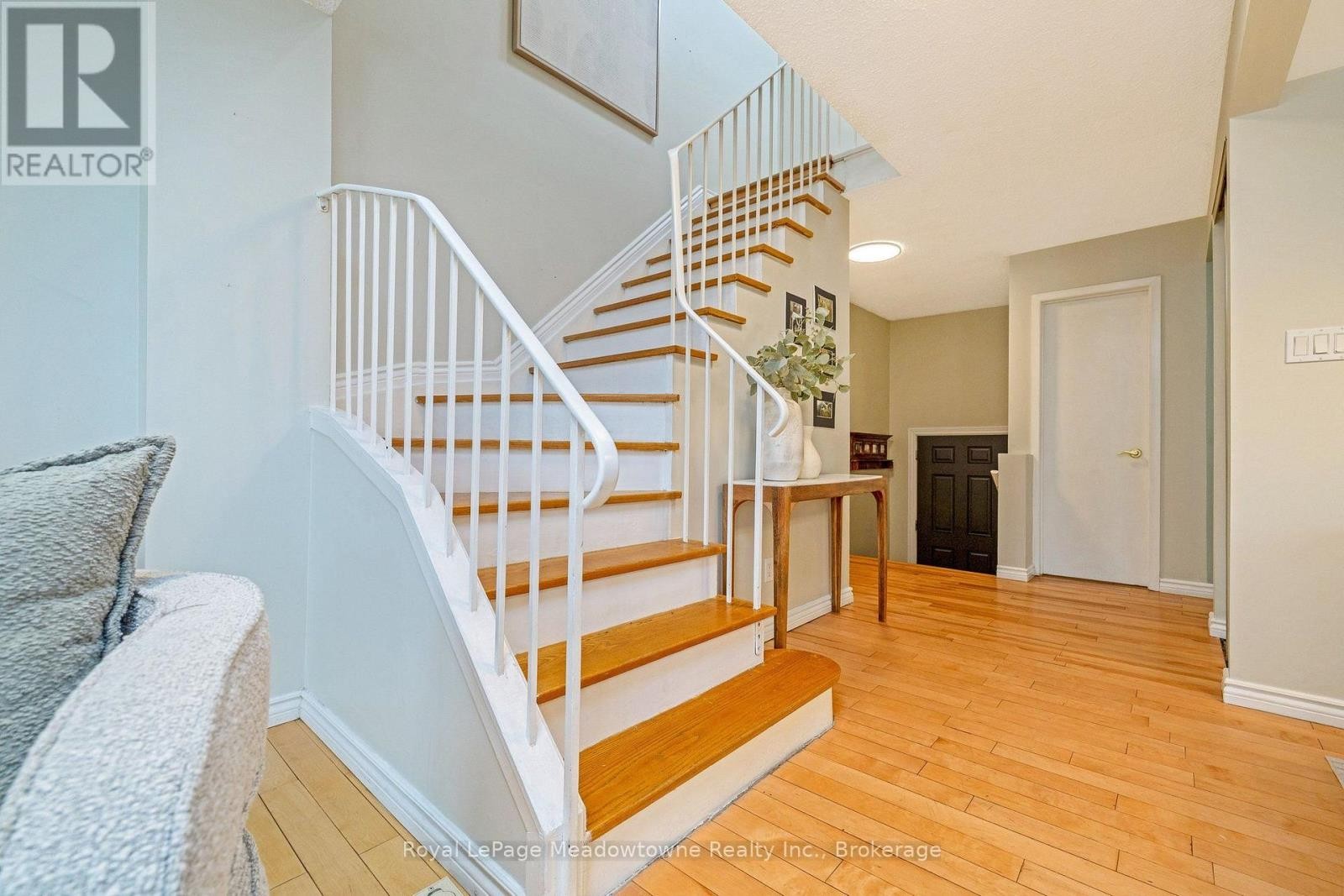 












4 - 481 PITFIELD ROAD

,
Milton (DP Dorset Park),




Ontario
L9T3J5

