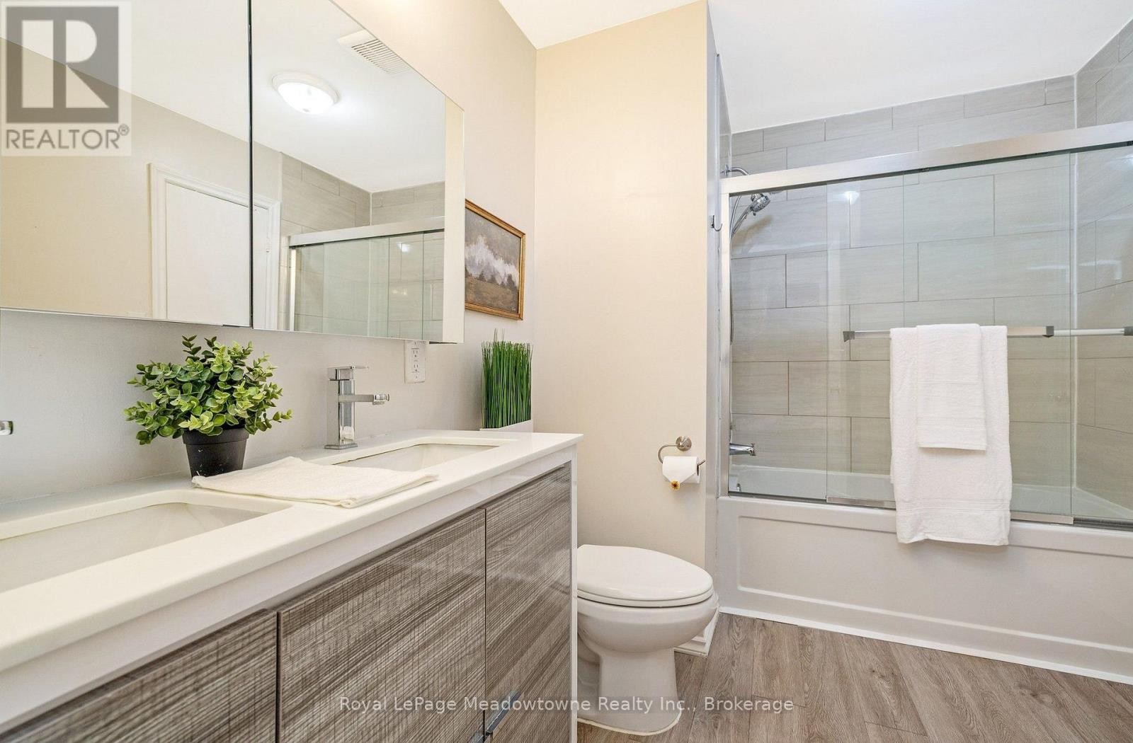 












4 - 481 PITFIELD ROAD

,
Milton (DP Dorset Park),




Ontario
L9T3J5

