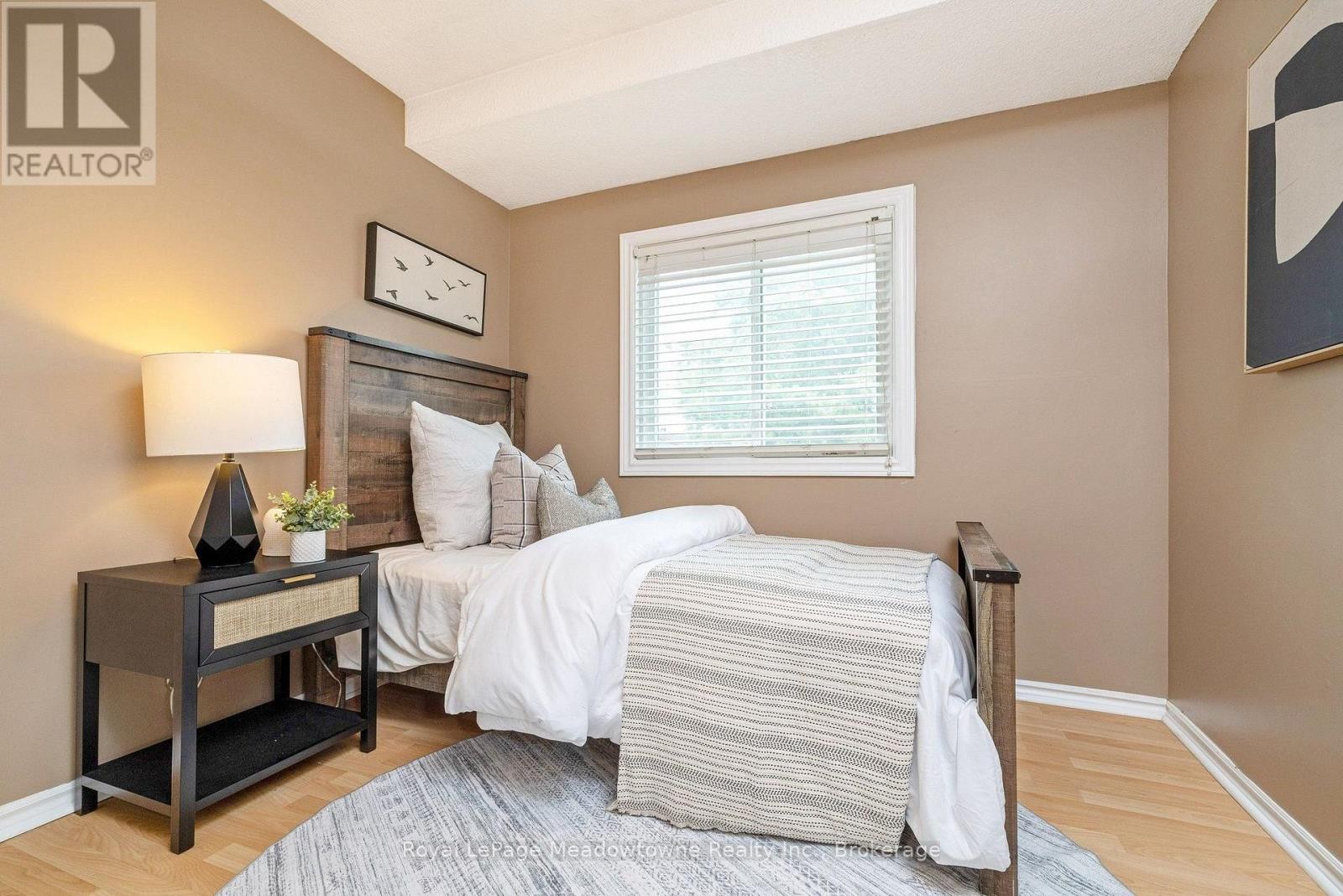 












4 - 481 PITFIELD ROAD

,
Milton (DP Dorset Park),




Ontario
L9T3J5

