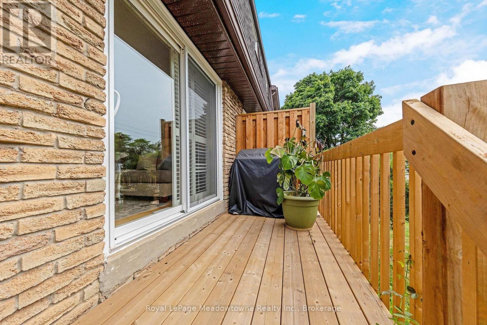 












4 - 481 PITFIELD ROAD

,
Milton (DP Dorset Park),




Ontario
L9T3J5

