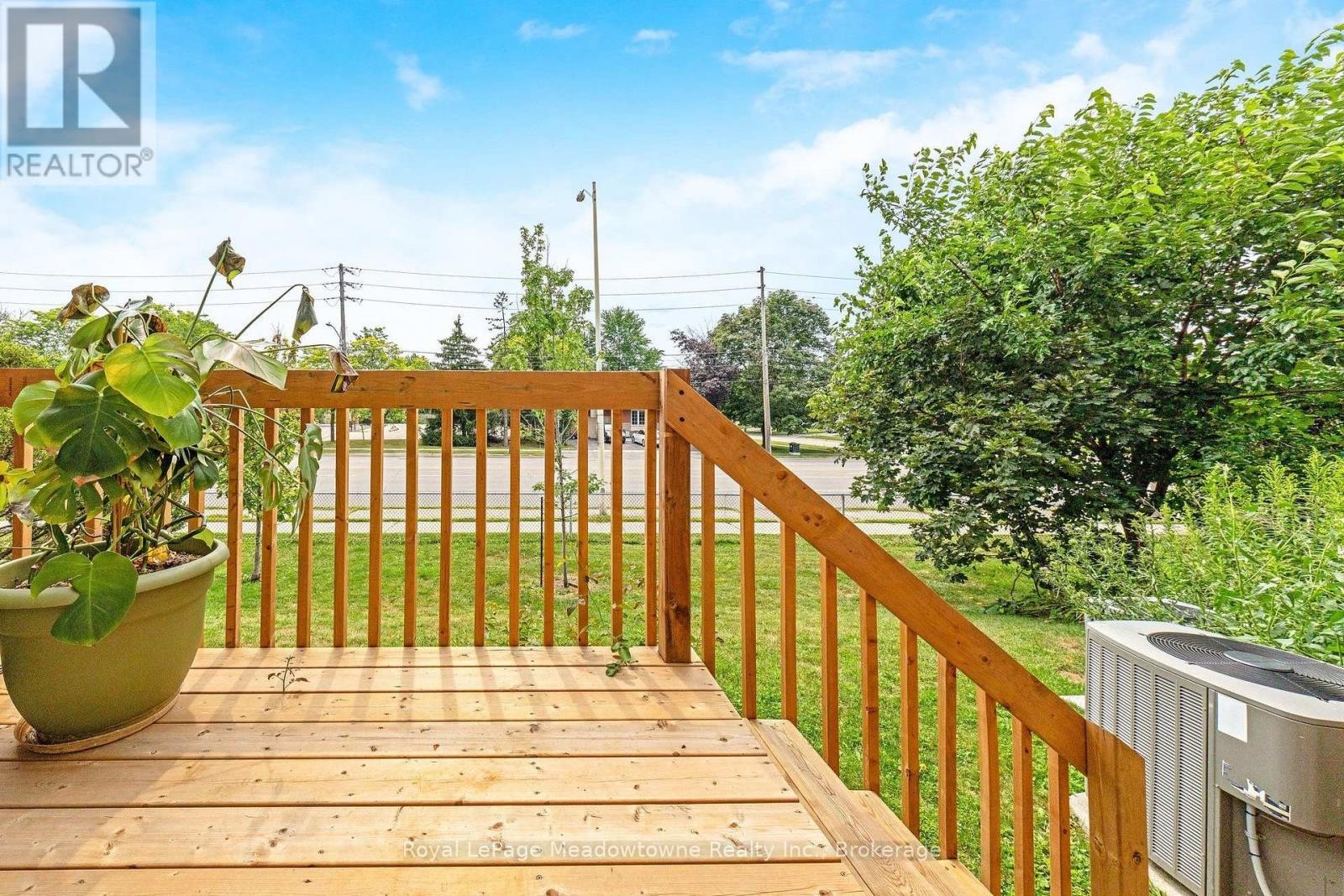 












4 - 481 PITFIELD ROAD

,
Milton (DP Dorset Park),




Ontario
L9T3J5

