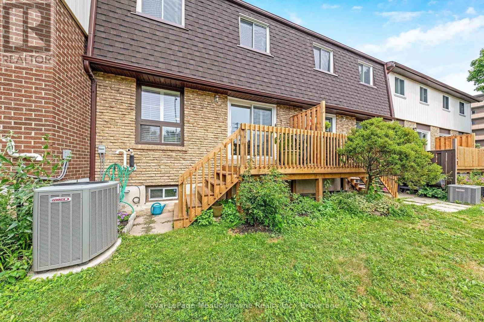 












4 - 481 PITFIELD ROAD

,
Milton (DP Dorset Park),




Ontario
L9T3J5

