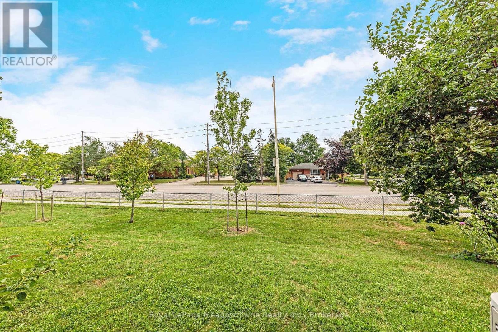 












4 - 481 PITFIELD ROAD

,
Milton (DP Dorset Park),




Ontario
L9T3J5

