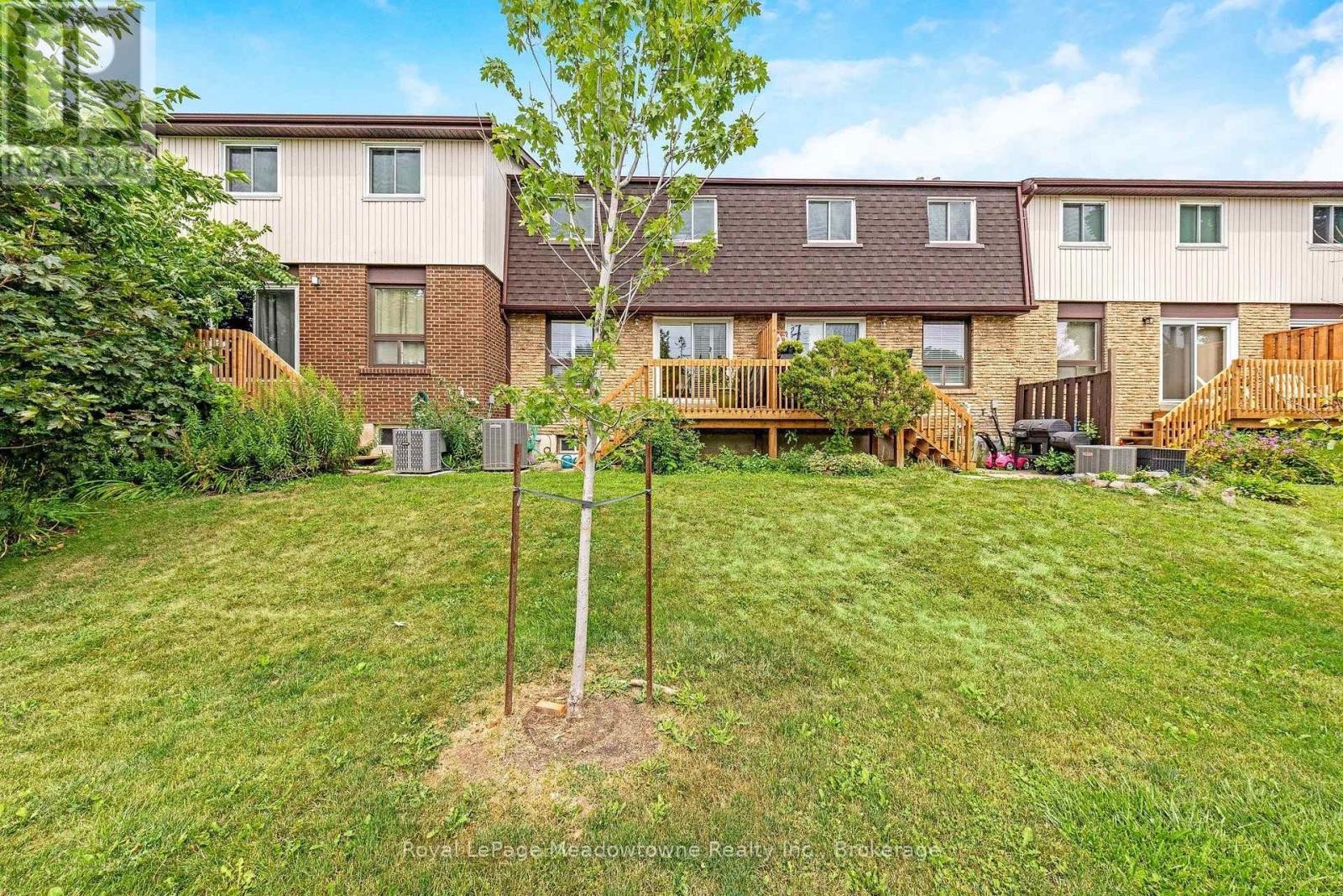 












4 - 481 PITFIELD ROAD

,
Milton (DP Dorset Park),




Ontario
L9T3J5


