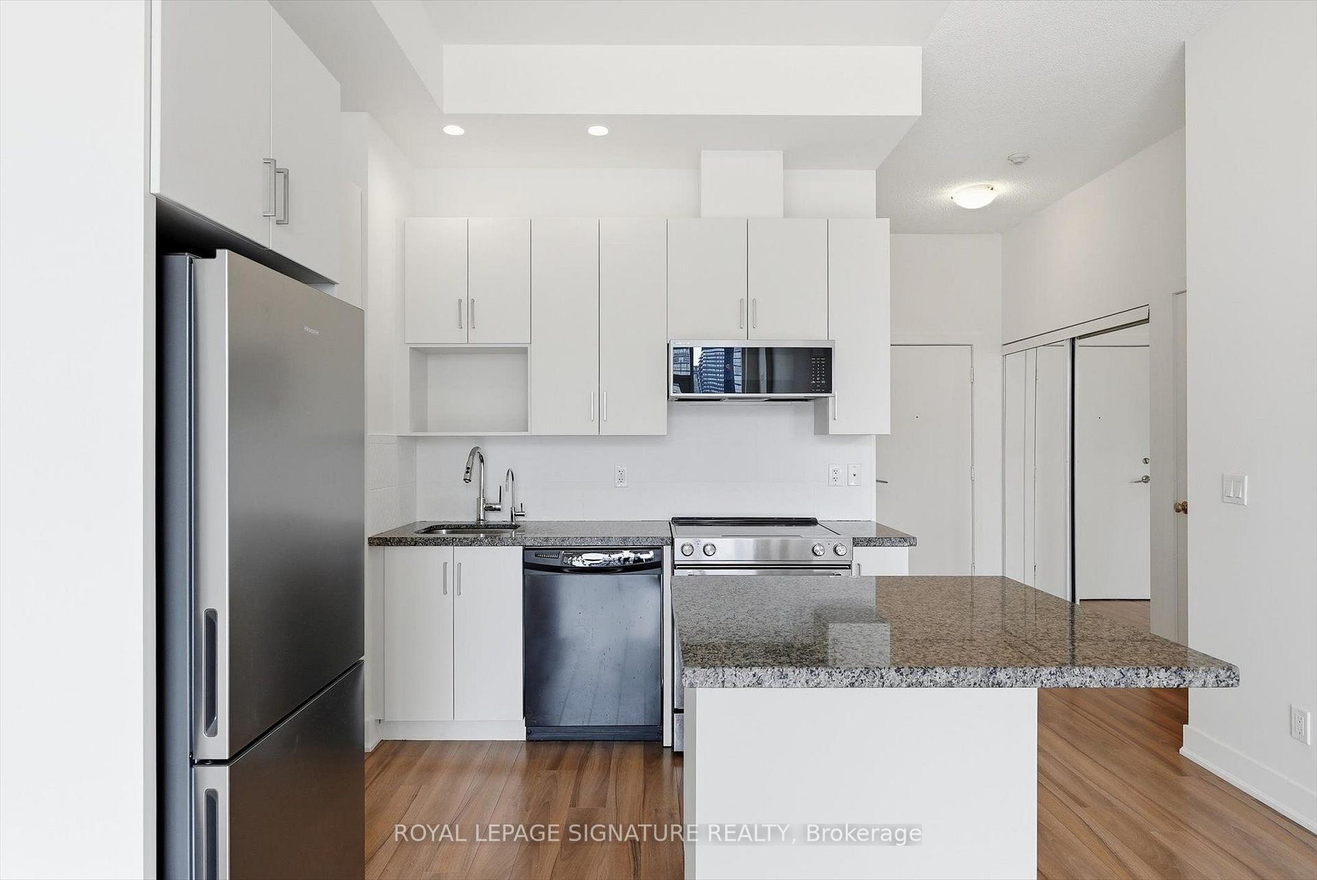 









28


Linden

Street, PH7,
Toronto,




ON
M4Y 0A4

