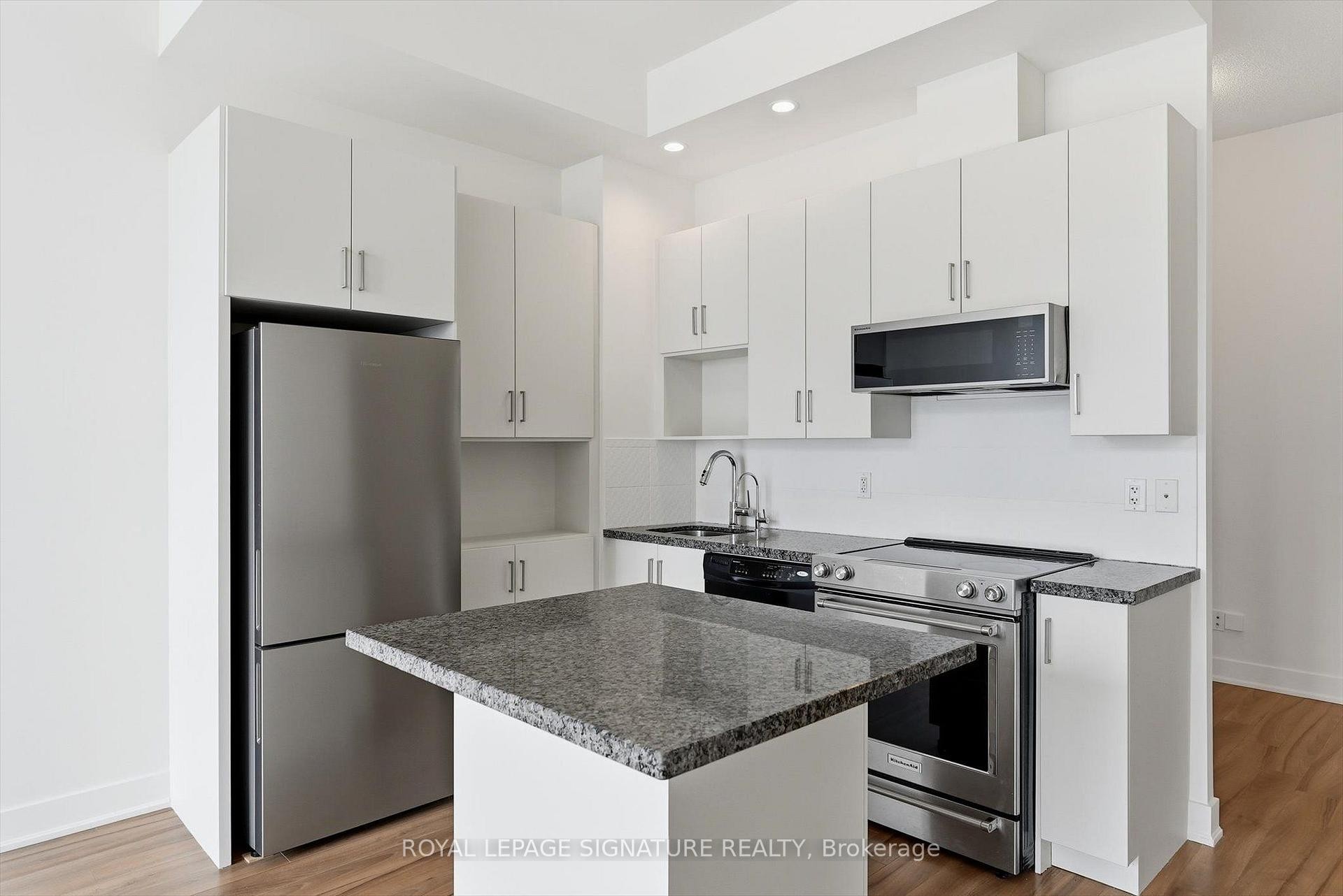 









28


Linden

Street, PH7,
Toronto,




ON
M4Y 0A4

