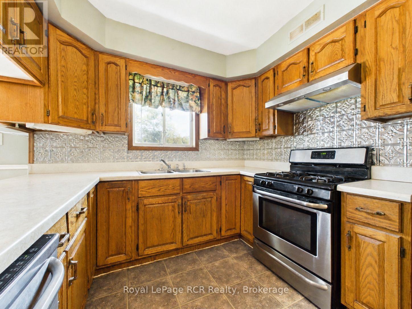 












96 JAMES STREET

,
North Huron (Wingham),




Ontario
N0G2W0

