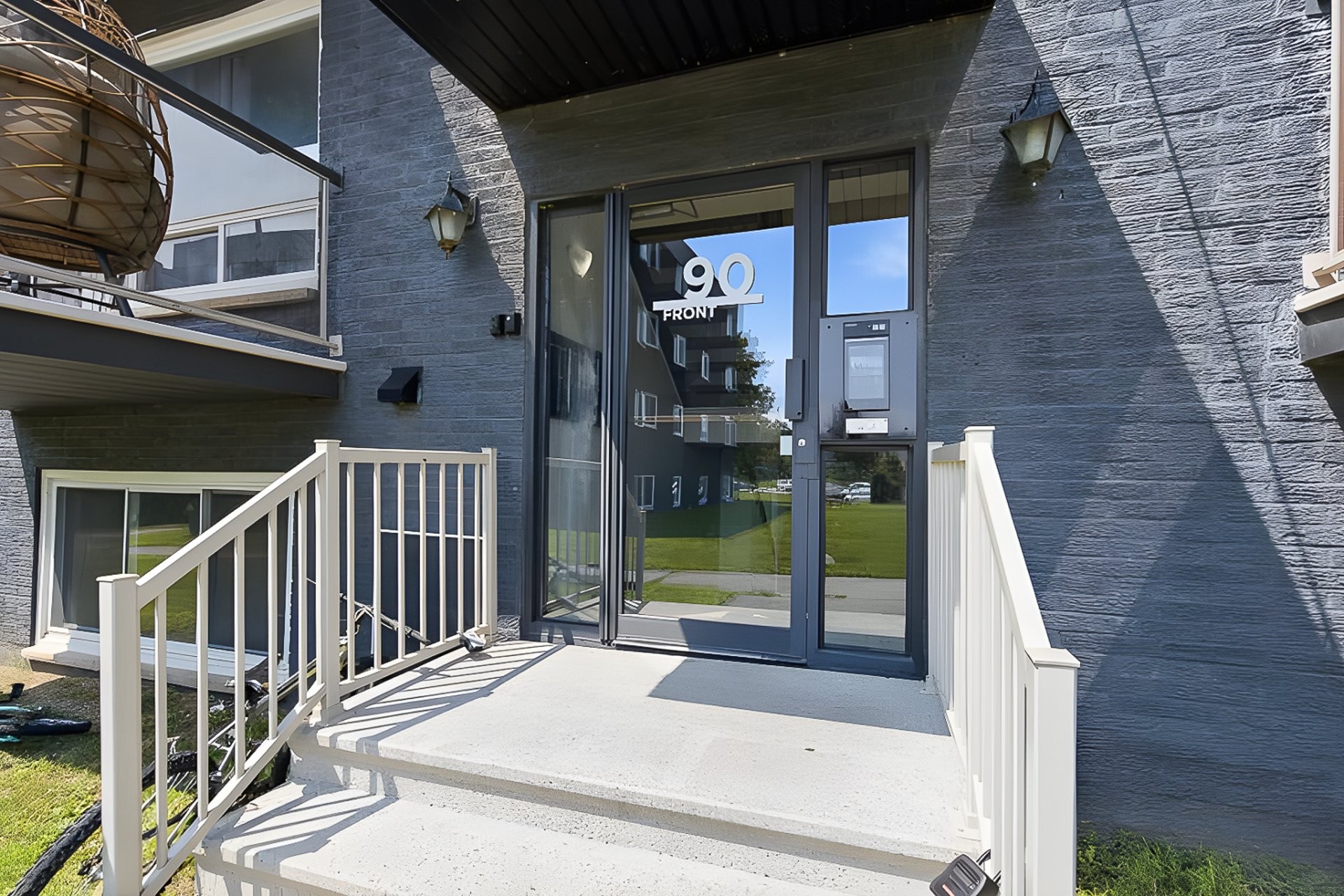 









90


Rue Front

, 402,
Gatineau (Aylmer),




QC
J9H6E9

