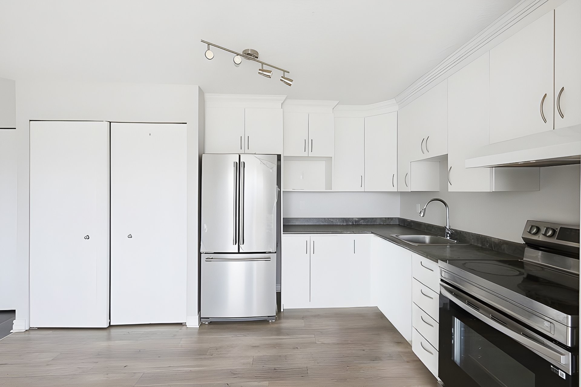 









90


Rue Front

, 402,
Gatineau (Aylmer),




QC
J9H6E9

