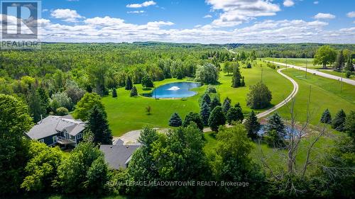 Elevated Country Living 20 Minutes From The 401