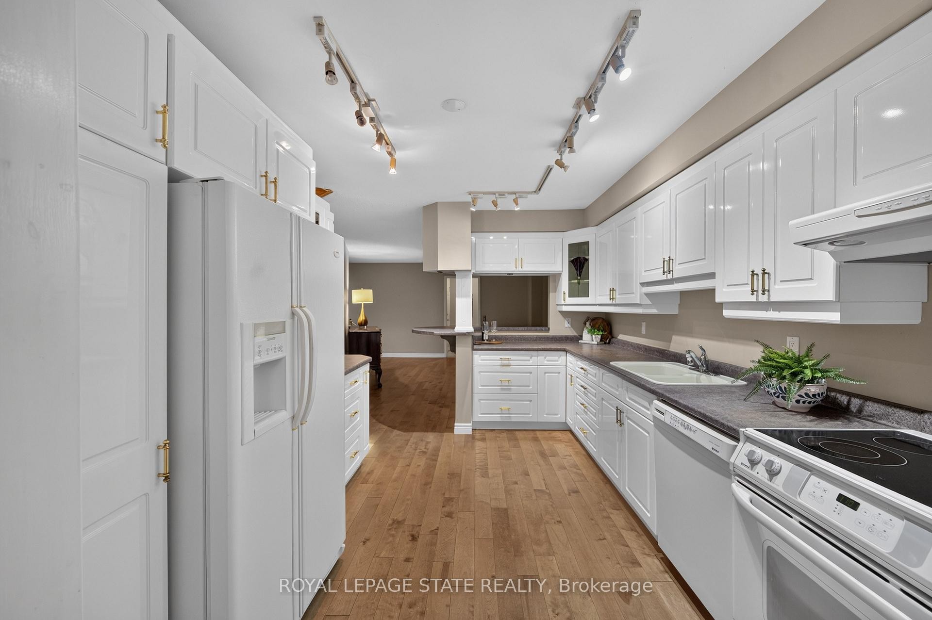 









151


Mcniven

Road, 11,
Hamilton,




ON
L9G 4S7


