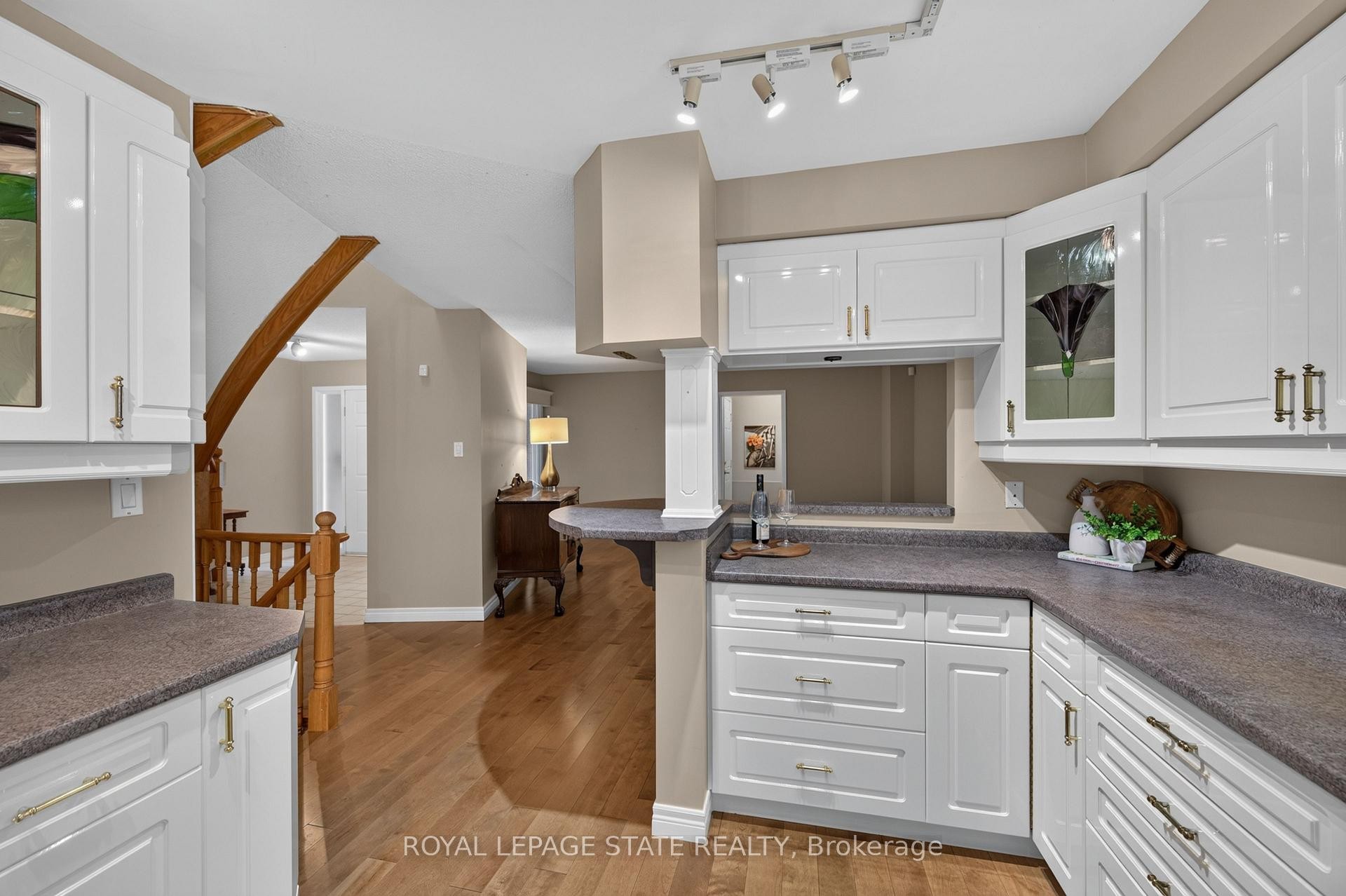 









151


Mcniven

Road, 11,
Hamilton,




ON
L9G 4S7

